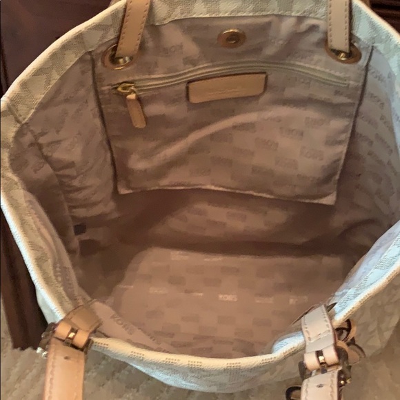 Michael Kors Handbag - Picture 2 of 3